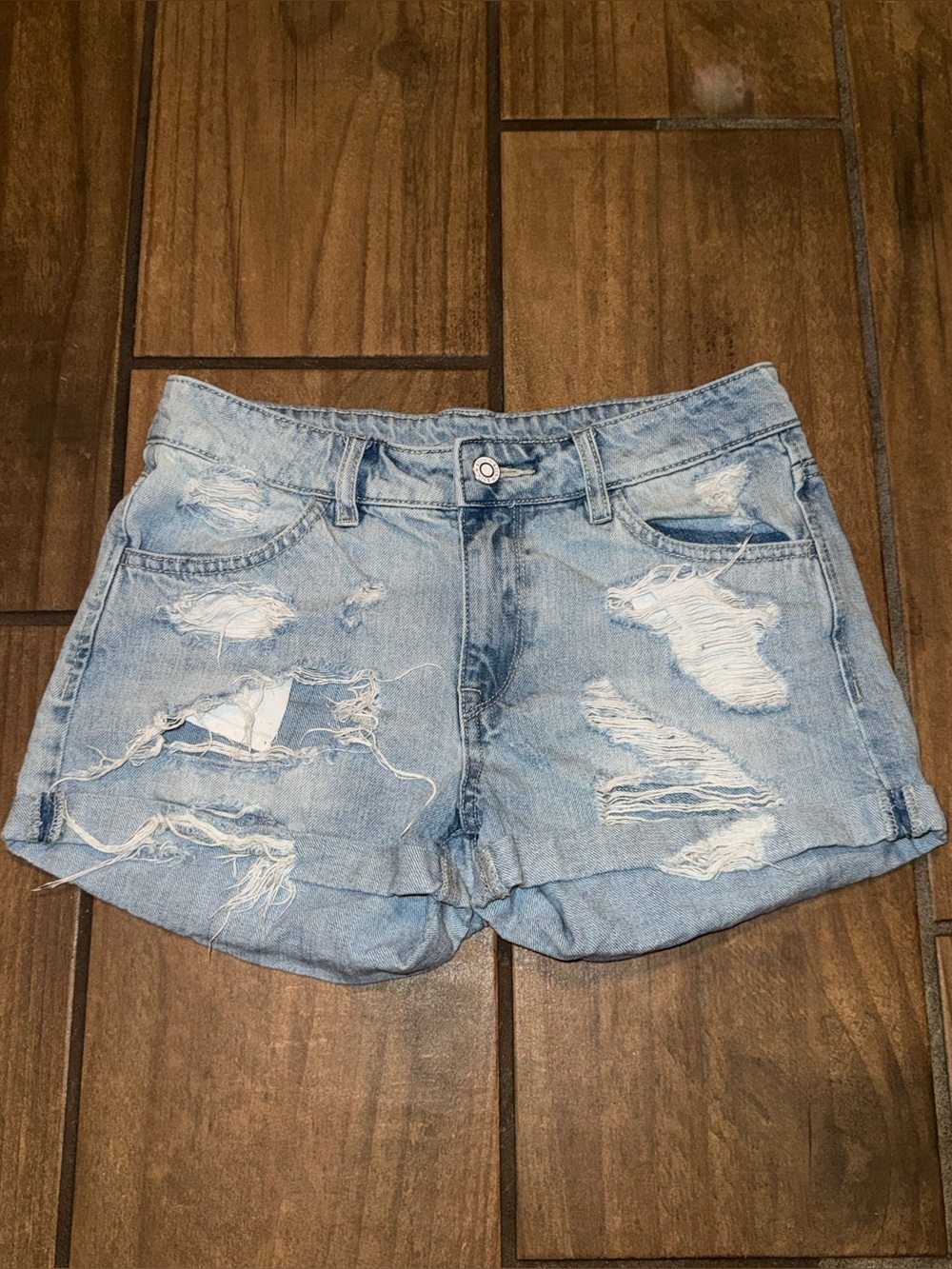 H&M regular waist shorts taille standard shorts distressed denim